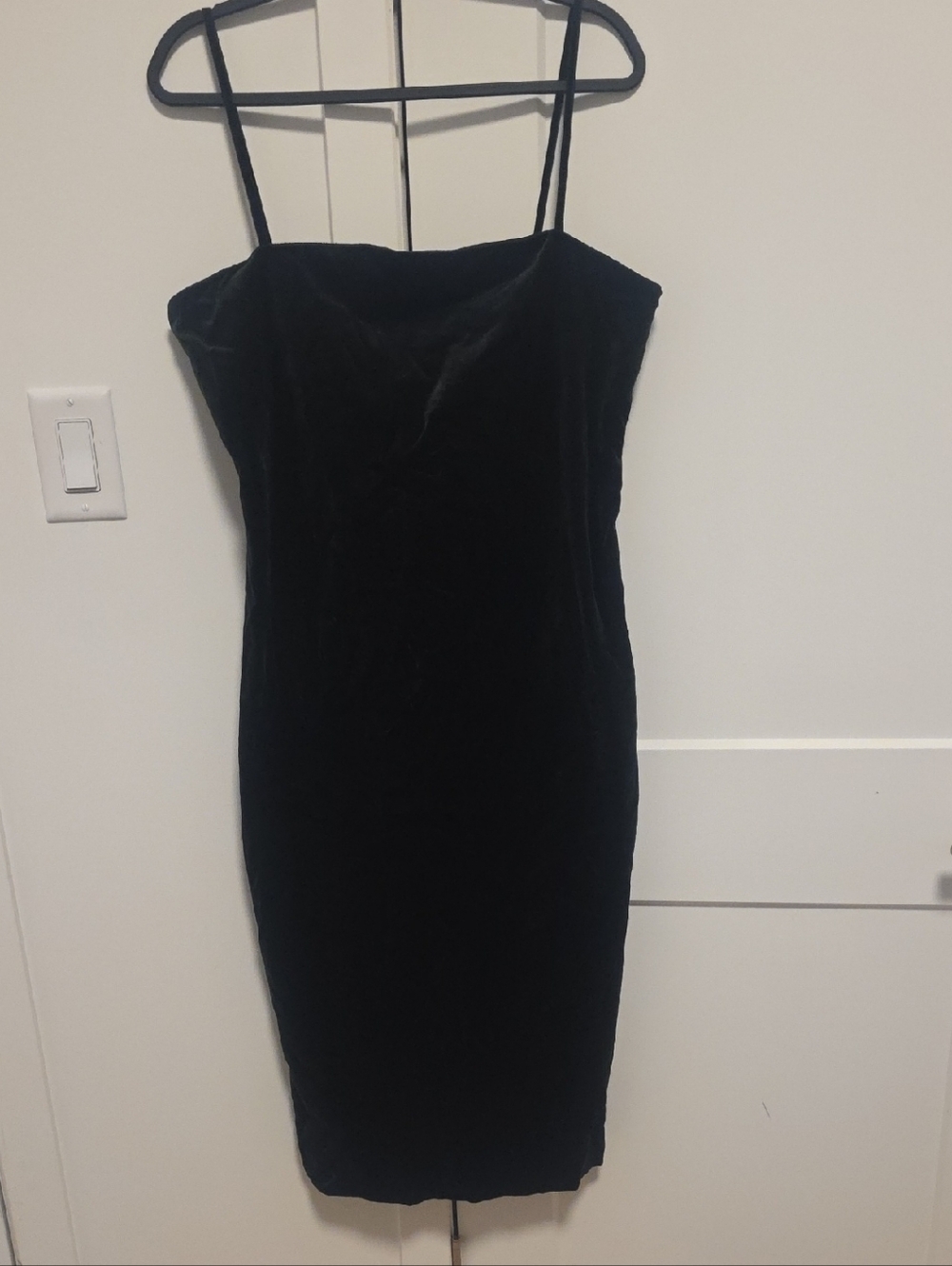 Zara Dark Green Velvet Midi Slip Dress with Spaghetti Straps
